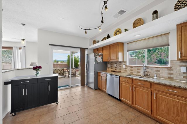 2512 Cabezon Drive NE, Rio Rancho, NM 87144