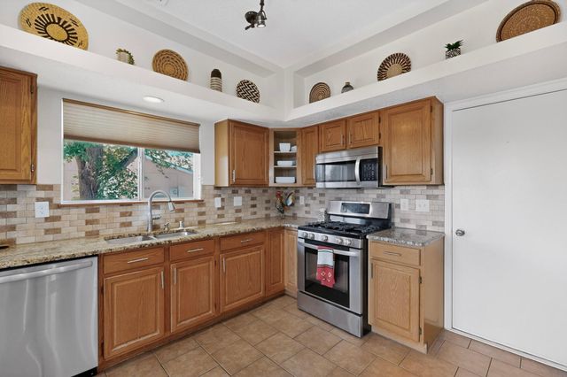 2512 Cabezon Drive NE, Rio Rancho, NM 87144
