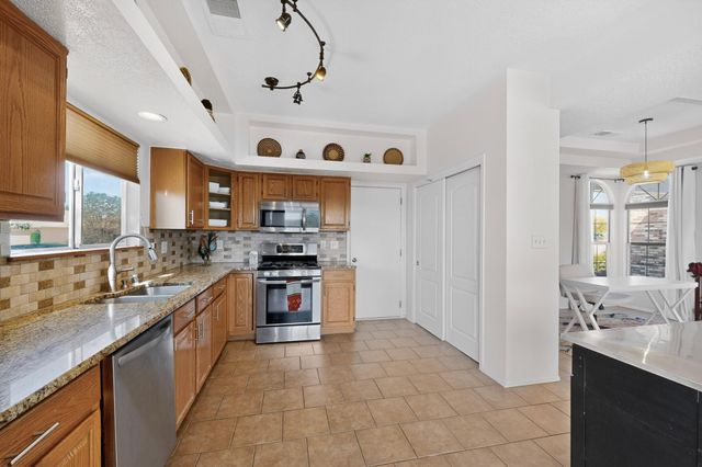 2512 Cabezon Drive NE, Rio Rancho, NM 87144