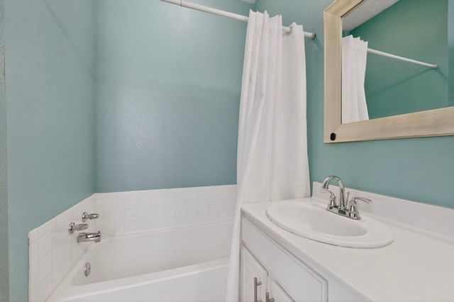 2512 Cabezon Drive NE, Rio Rancho, NM 87144