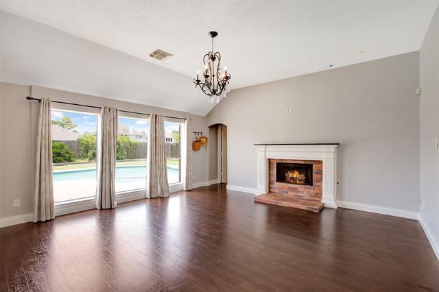 3628 Sunset Meadows Drive, Pearland, TX 77581