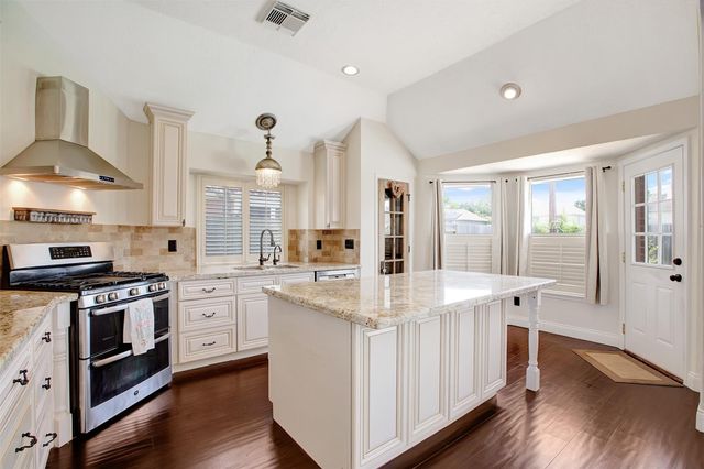 3628 Sunset Meadows Drive, Pearland, TX 77581