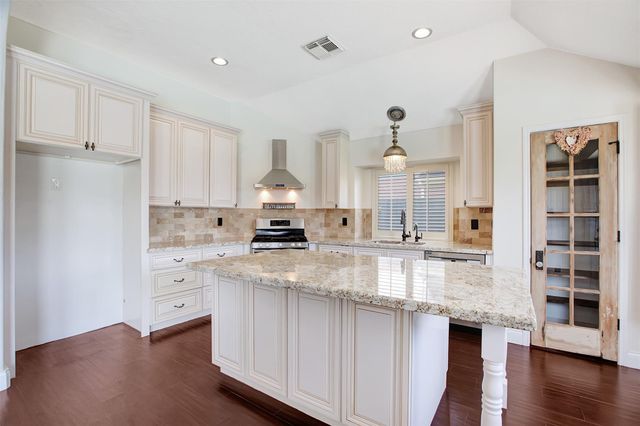 3628 Sunset Meadows Drive, Pearland, TX 77581