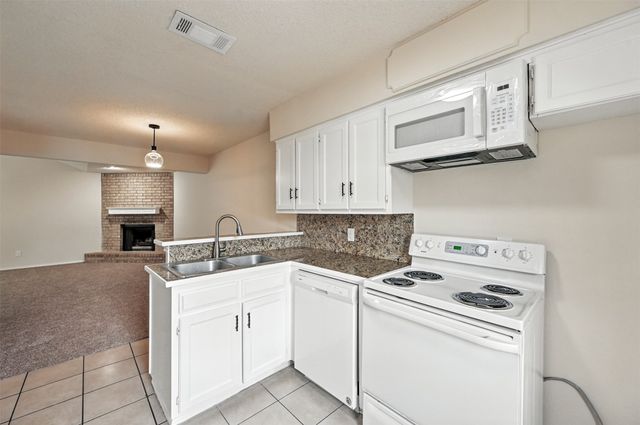 512 Guerin Drive, Arlington, TX 76012