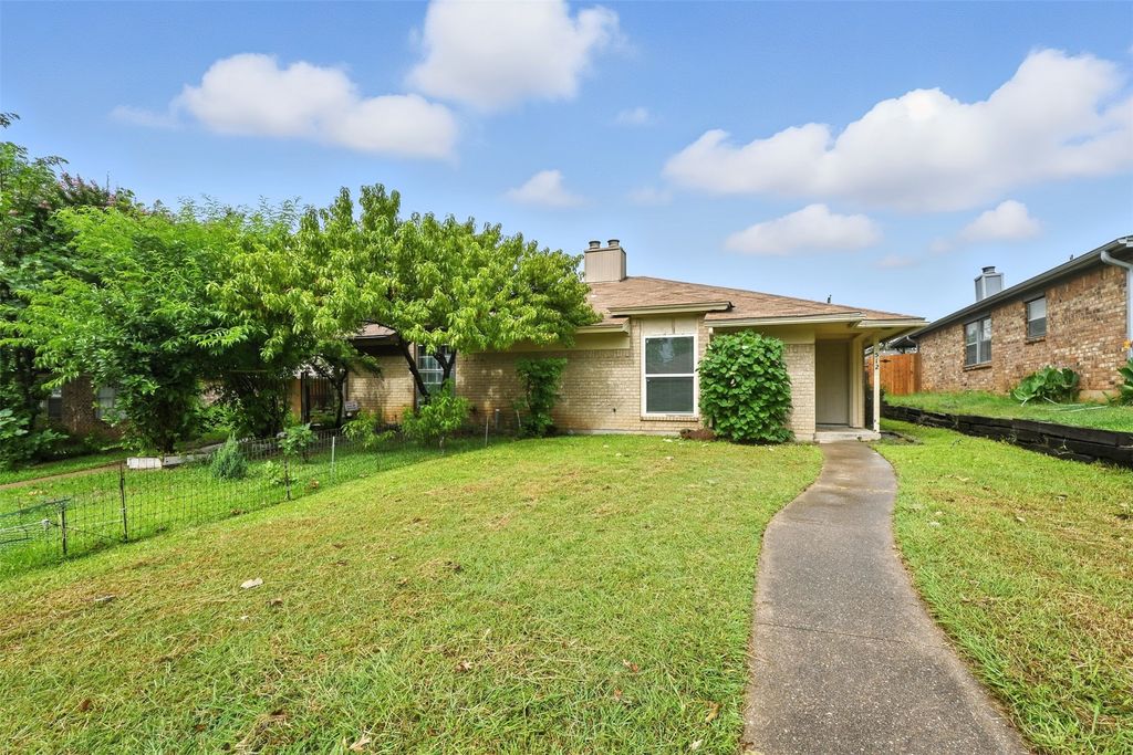 512 Guerin Drive, Arlington, TX 76012