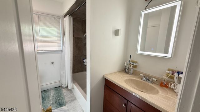 35 Lakeview Rd, Ringwood Boro, NJ 07456