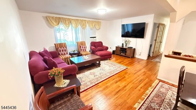 35 Lakeview Rd, Ringwood Boro, NJ 07456