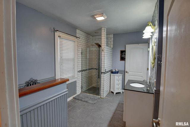 205 E POPLAR Street, Taylorville, IL 62568