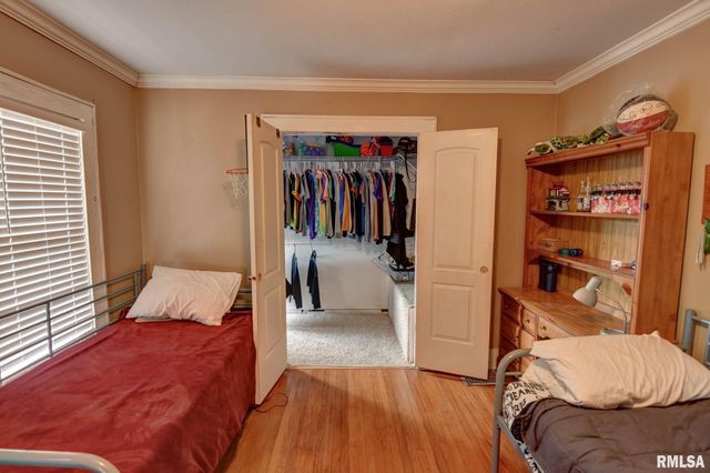 205 E POPLAR Street, Taylorville, IL 62568