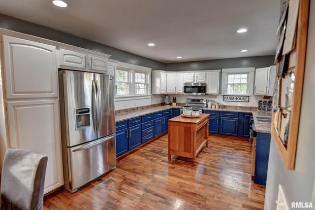 205 E POPLAR Street, Taylorville, IL 62568