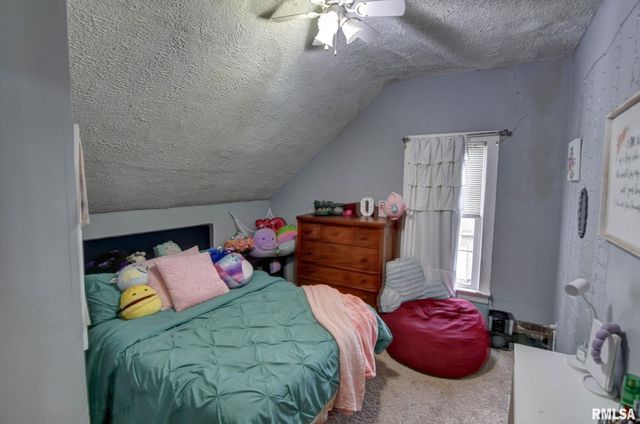 205 E POPLAR Street, Taylorville, IL 62568