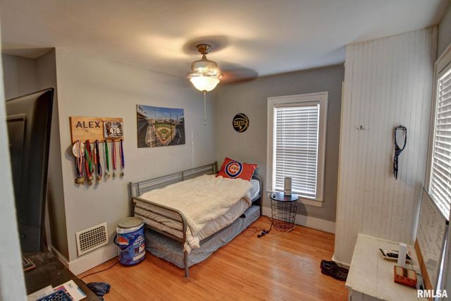 205 E POPLAR Street, Taylorville, IL 62568