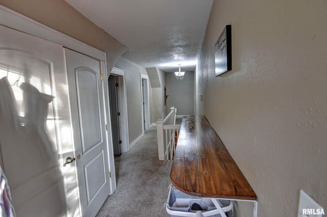 205 E POPLAR Street, Taylorville, IL 62568