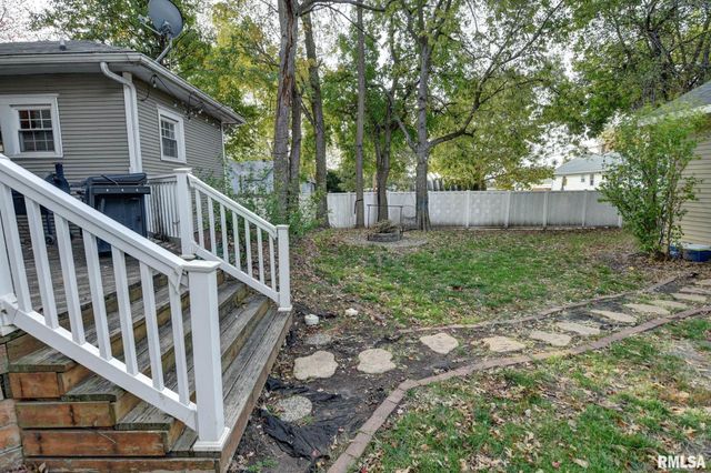 205 E POPLAR Street, Taylorville, IL 62568