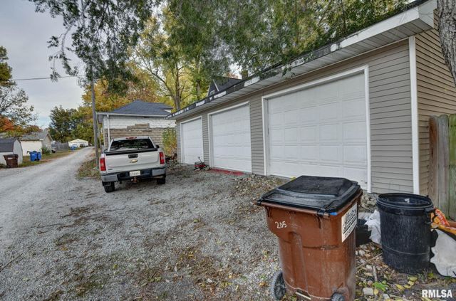 205 E POPLAR Street, Taylorville, IL 62568