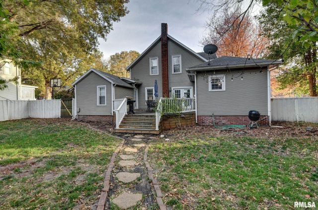 205 E POPLAR Street, Taylorville, IL 62568