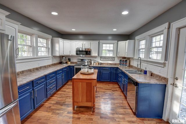 205 E POPLAR Street, Taylorville, IL 62568