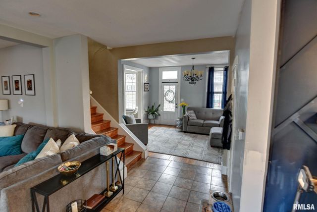 205 E POPLAR Street, Taylorville, IL 62568