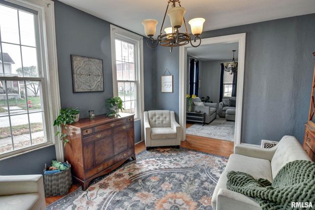 205 E POPLAR Street, Taylorville, IL 62568