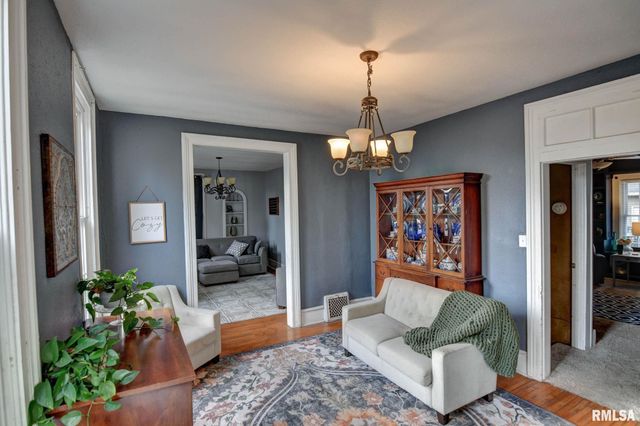 205 E POPLAR Street, Taylorville, IL 62568