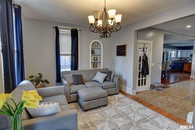 205 E POPLAR Street, Taylorville, IL 62568