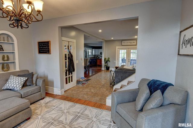 205 E POPLAR Street, Taylorville, IL 62568