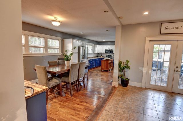 205 E POPLAR Street, Taylorville, IL 62568