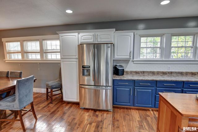 205 E POPLAR Street, Taylorville, IL 62568