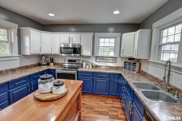 205 E POPLAR Street, Taylorville, IL 62568