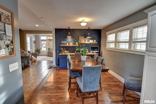 205 E POPLAR Street, Taylorville, IL 62568