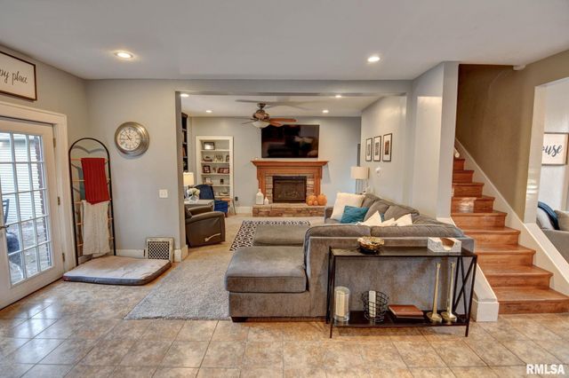 205 E POPLAR Street, Taylorville, IL 62568