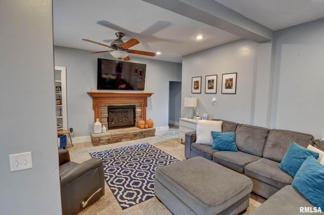 205 E POPLAR Street, Taylorville, IL 62568