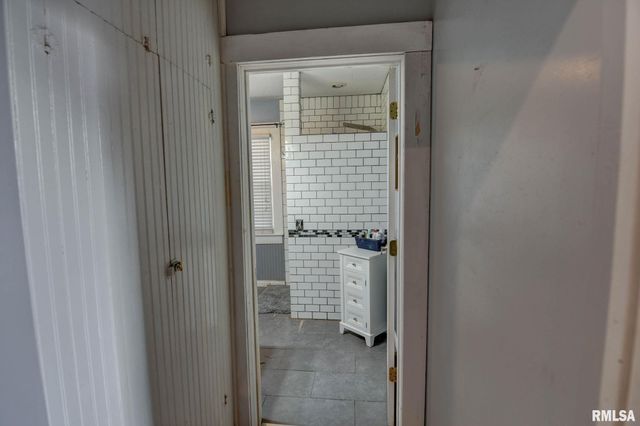 205 E POPLAR Street, Taylorville, IL 62568