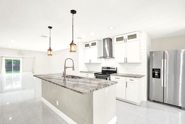 5901 White Cypress Drive, Lake Worth, FL 33467