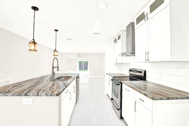 5901 White Cypress Drive, Lake Worth, FL 33467