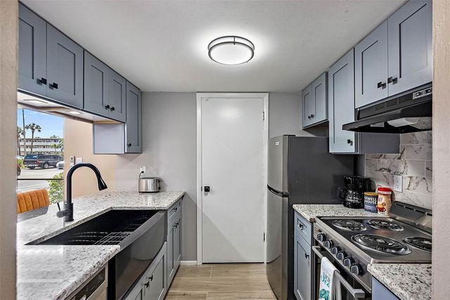 1055 82ND TERRACE N 1055A, St Petersburg, FL 33702