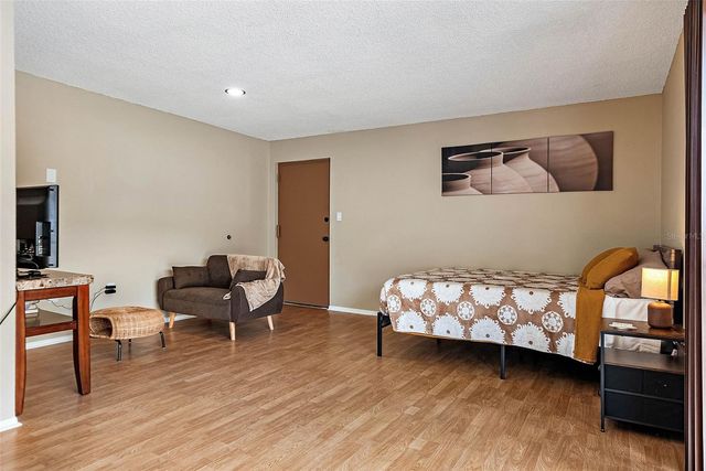 1055 82ND TERRACE N 1055A, St Petersburg, FL 33702