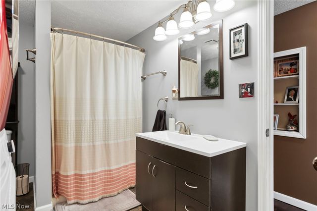 66821 BARRETT HILL, Cambridge, OH 43725