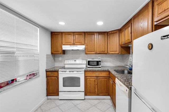 3001 NW 48th Ave 139, Lauderdale Lakes, FL 33313