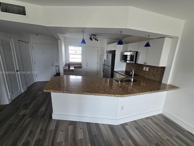 1780 NE 191st St 407-2, Miami, FL 33179