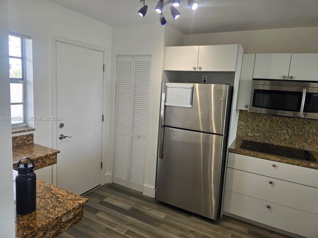 1780 NE 191st St 407-2, Miami, FL 33179