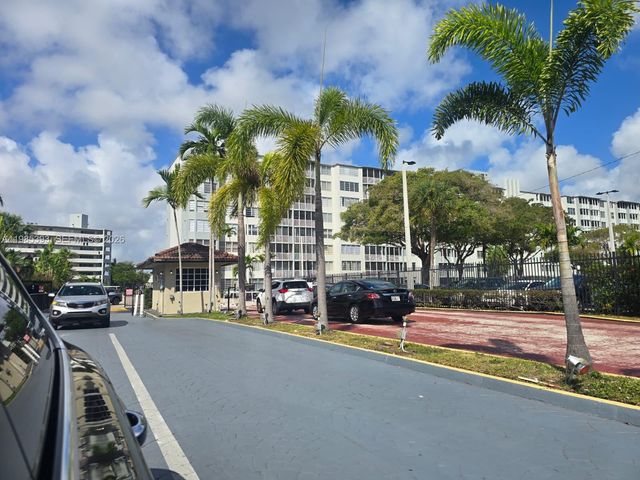 1780 NE 191st St 407-2, Miami, FL 33179