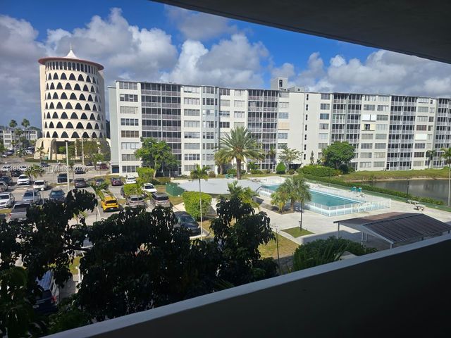 1780 NE 191st St 407-2, Miami, FL 33179