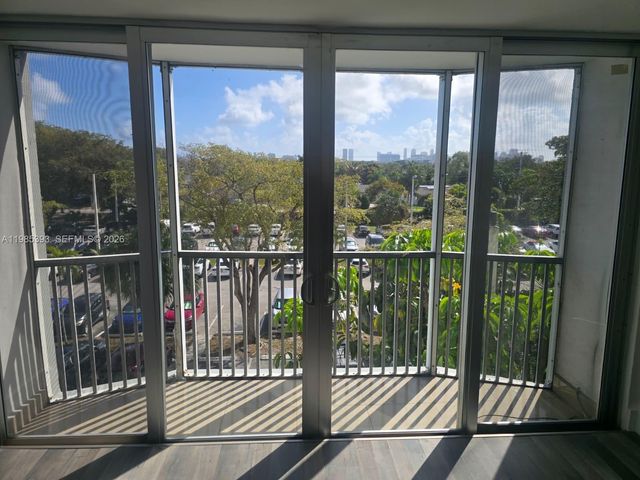 1780 NE 191st St 407-2, Miami, FL 33179