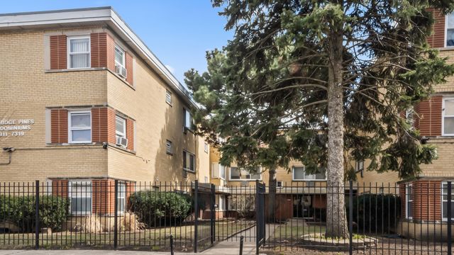 7319 N Oakley Avenue 3A, Chicago, IL 60645