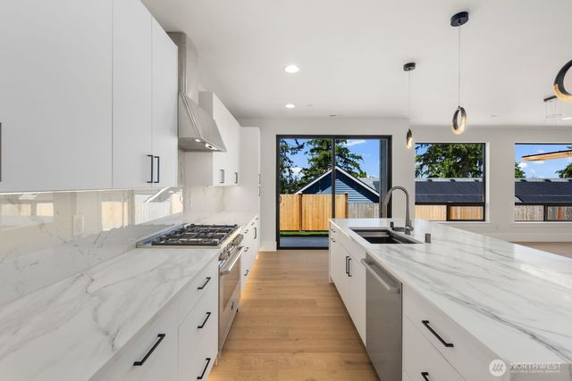 16211 Simonds Road NE, Kenmore, WA 98028