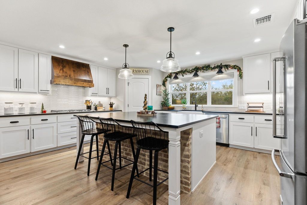 4400 County Road 123, Round Rock, TX 78664