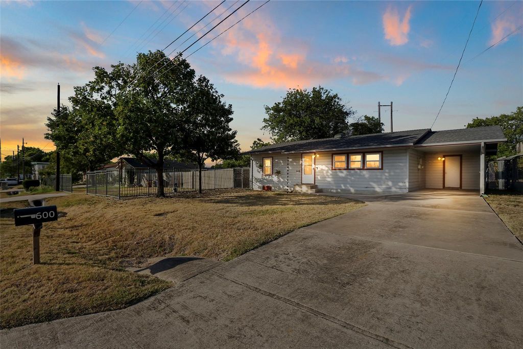 600 W Applegate DR, Austin, TX 78753