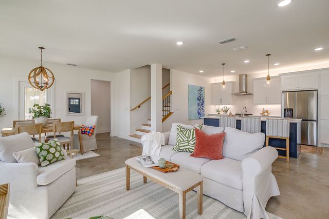 104 Cardinal Woods Court, Granbury, TX 76049