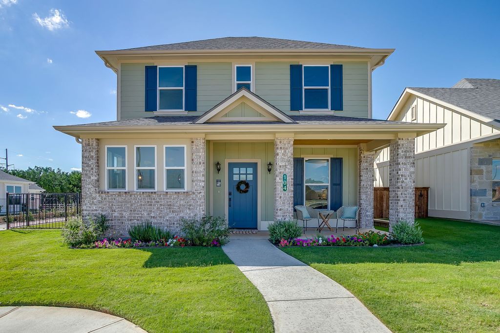 104 Cardinal Woods Court, Granbury, TX 76049